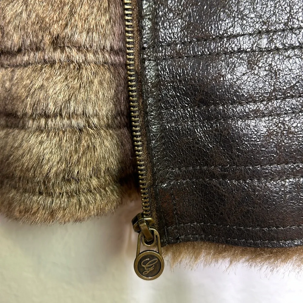 Guess - Picture 9 of 17